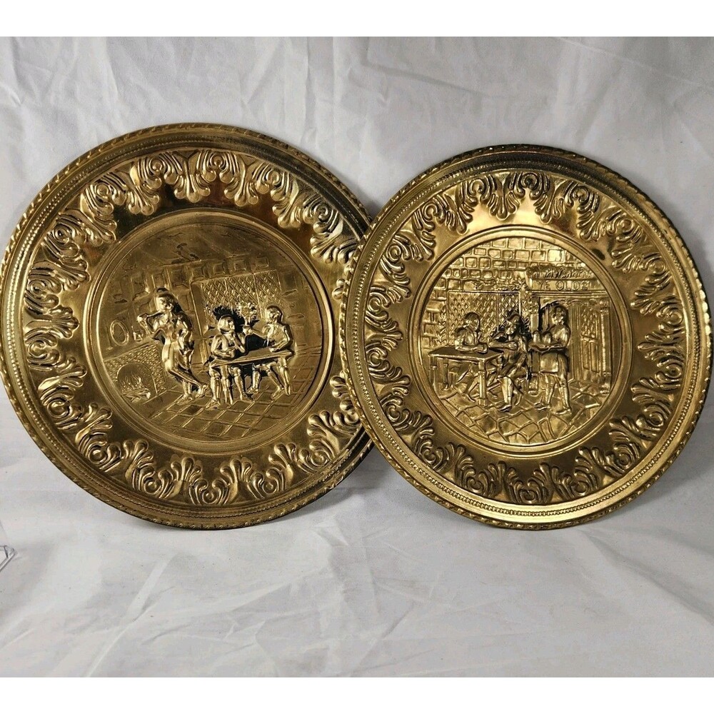 Set of 2 Vtg Repoussé 11.5" Wall Hanging Brass Plates Pub Tavern England Ye Olde